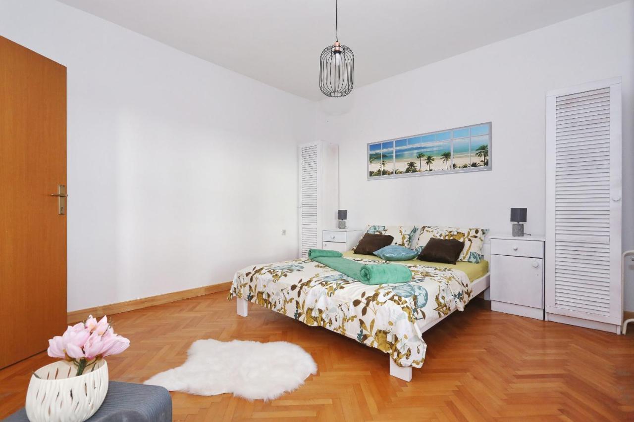 Fraj With Jacuzzi Apartment *