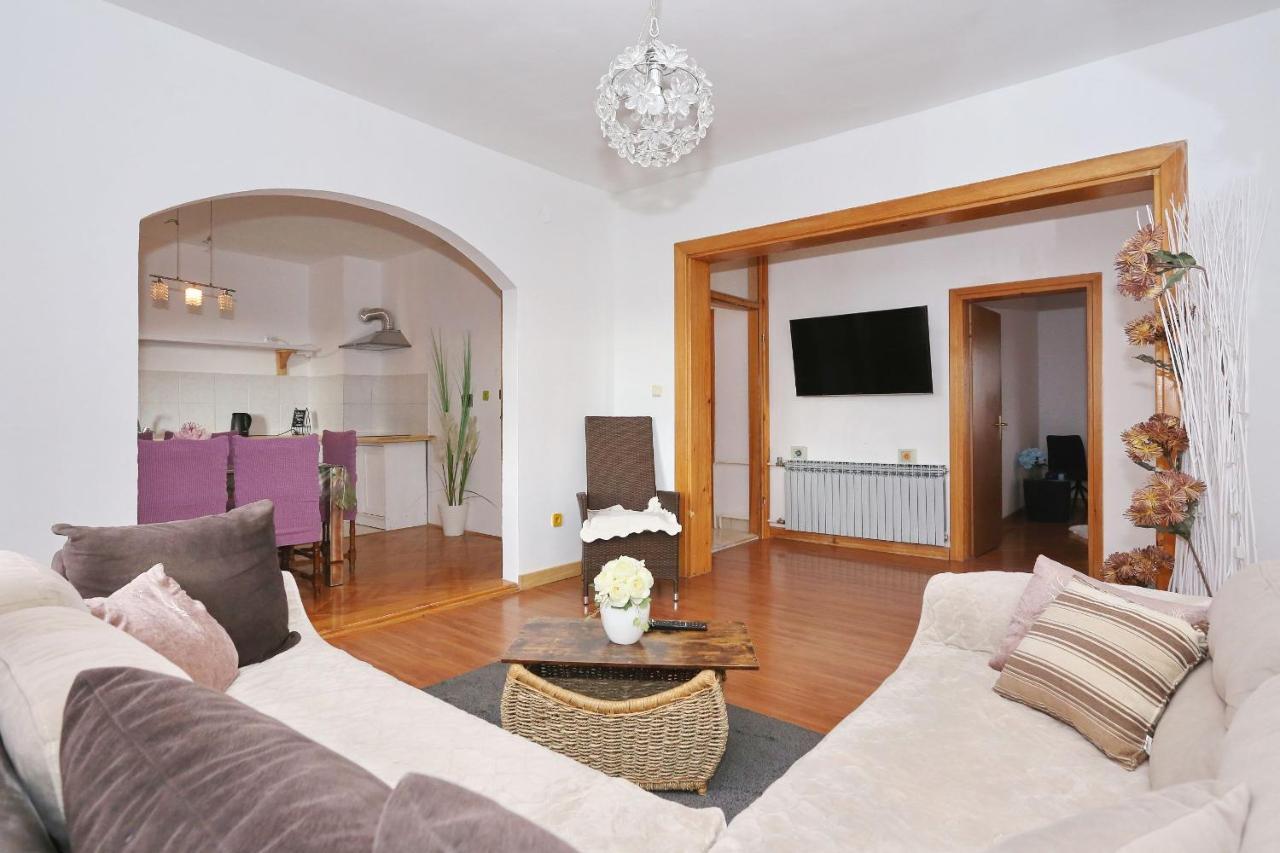 Apartment Fraj With Jacuzzi *