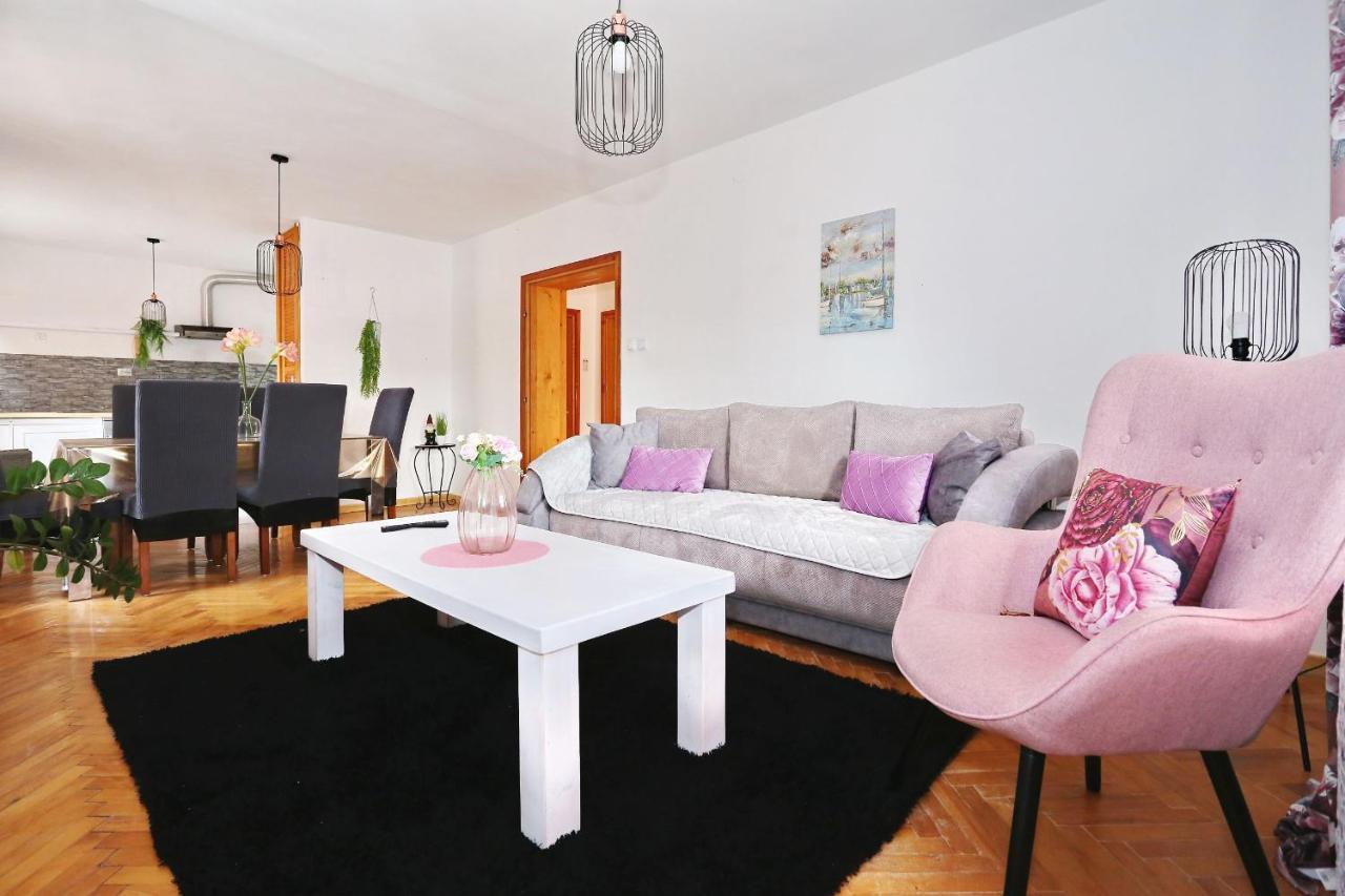 Apartment Fraj With Jacuzzi
